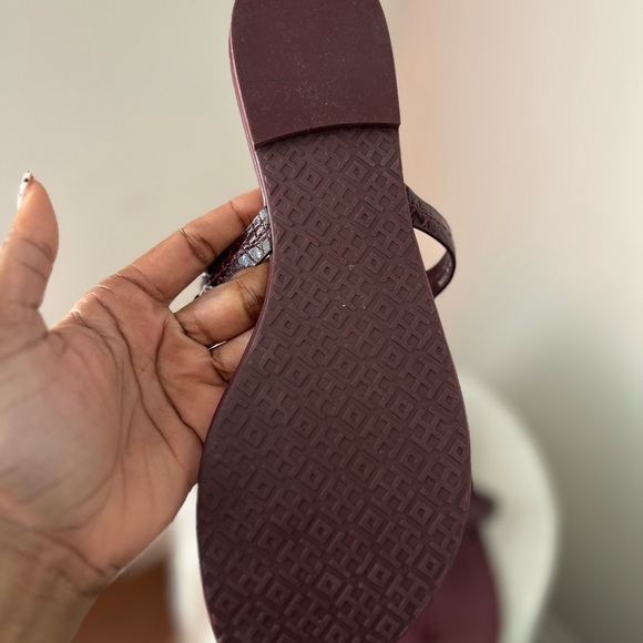 TORY BURCH CROCODILE EMBOSSED THONG SANDALS NEW RED SIZE 8.5 - Picture 6 of 10